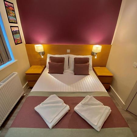 Holtwhites Hotel 엔필드 외부 사진