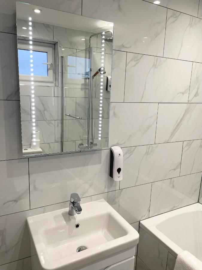 Holtwhites Hotel 엔필드 외부 사진