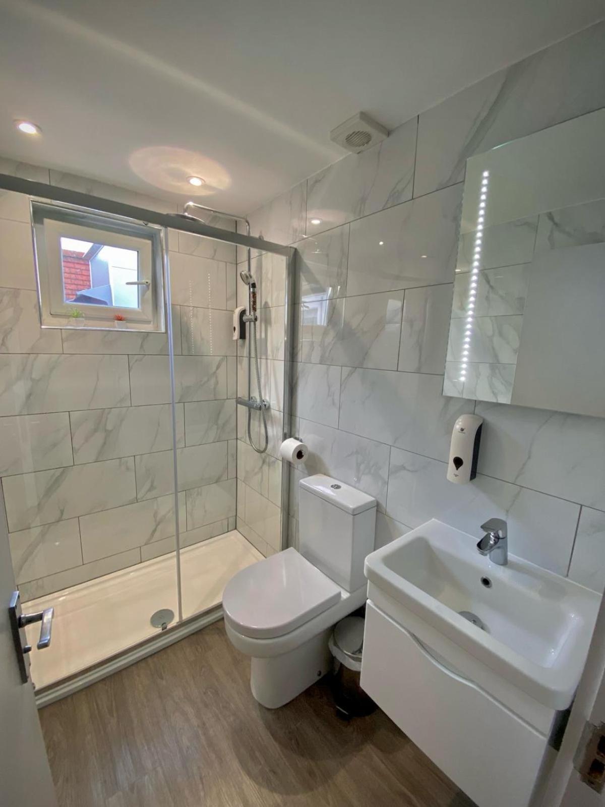 Holtwhites Hotel 엔필드 외부 사진