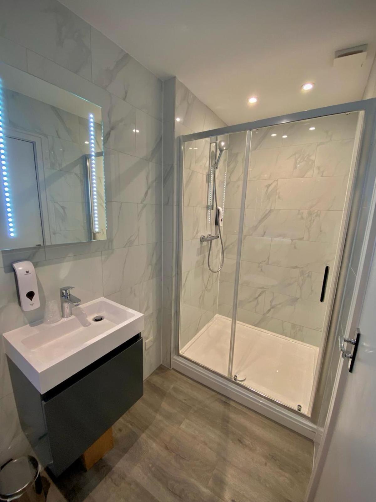 Holtwhites Hotel 엔필드 외부 사진