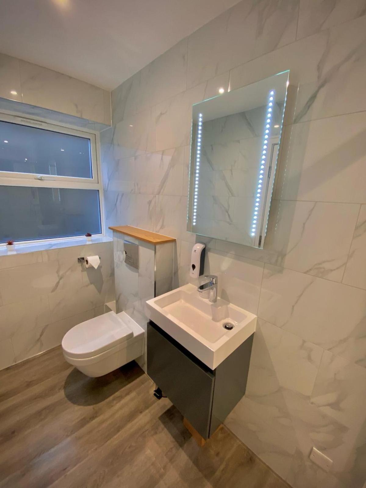 Holtwhites Hotel 엔필드 외부 사진