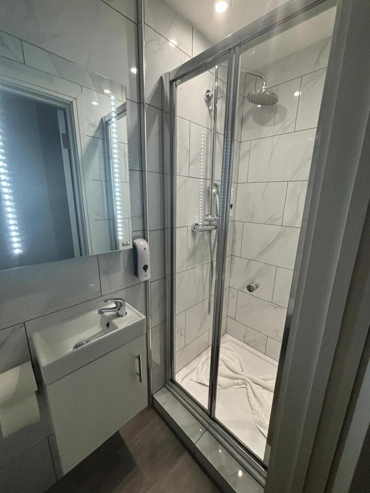 Holtwhites Hotel 엔필드 외부 사진