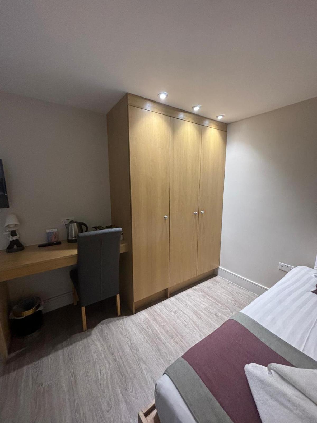Holtwhites Hotel 엔필드 외부 사진
