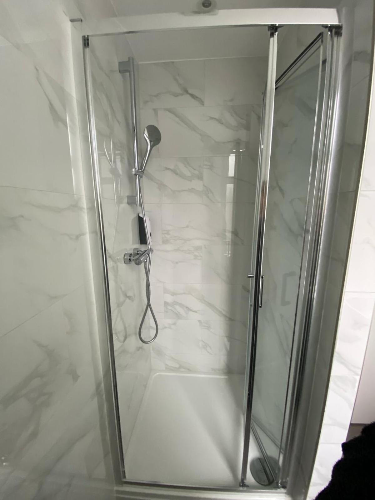 Holtwhites Hotel 엔필드 외부 사진
